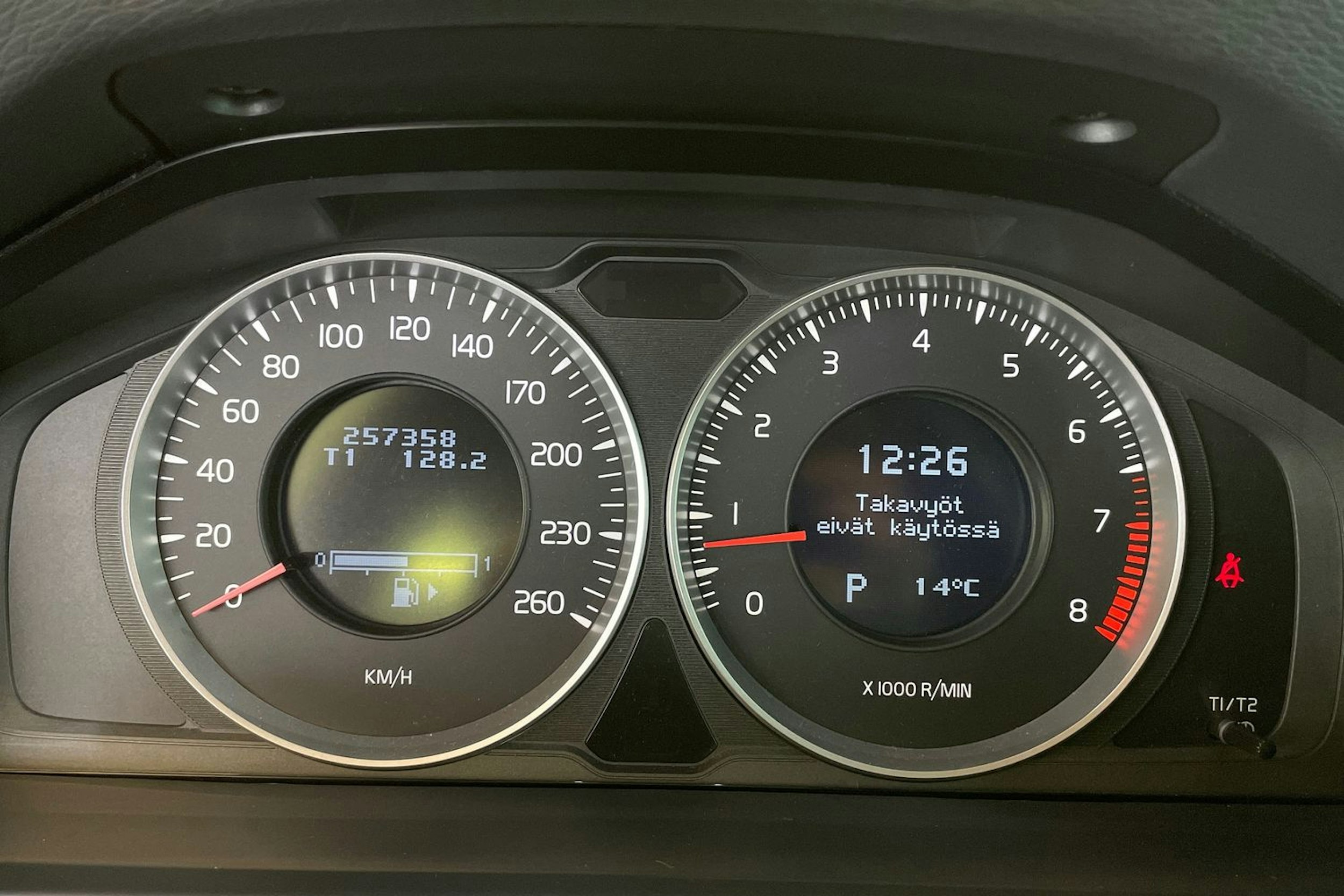 harmaa Volvo V60 2011 kuva 16.