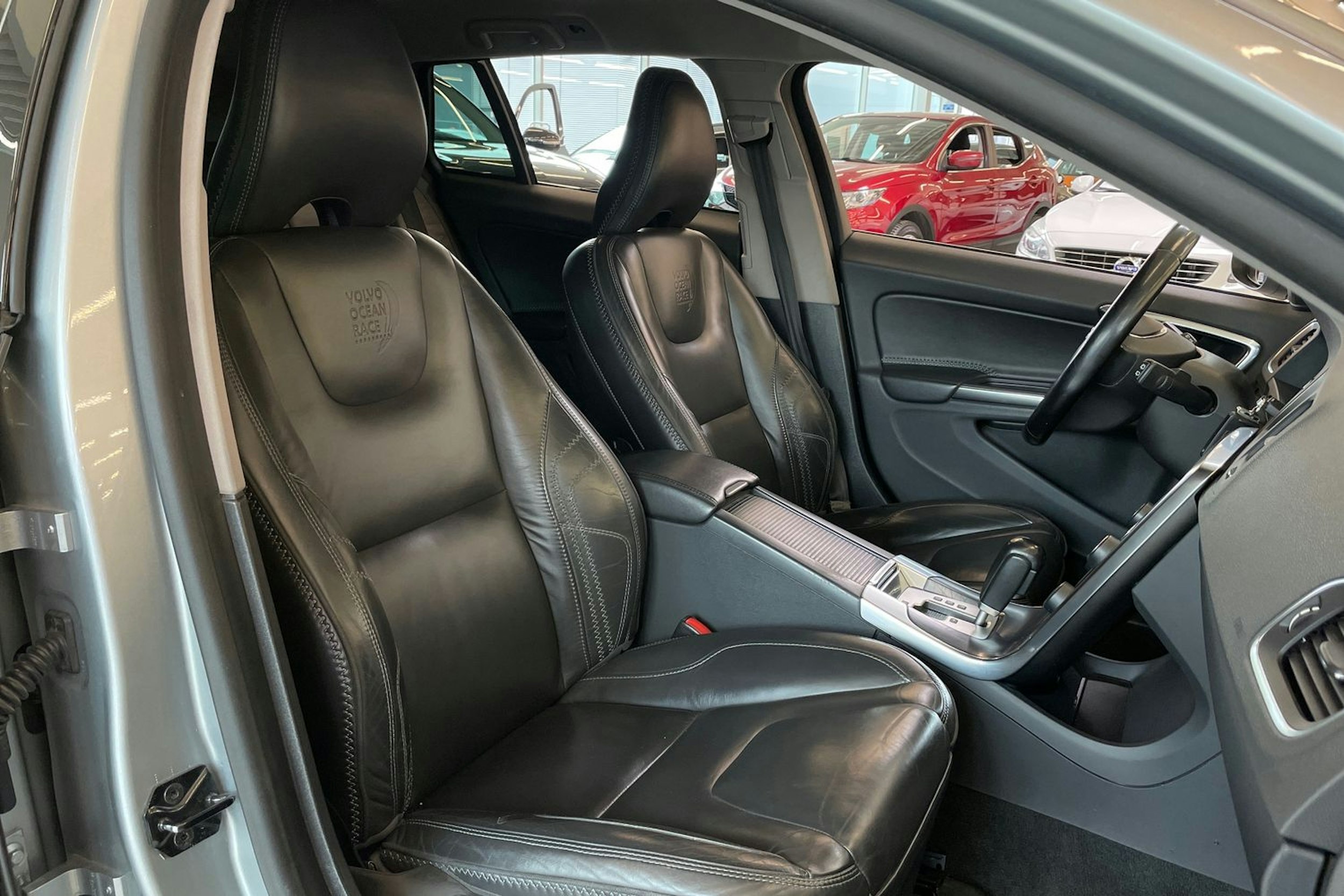 harmaa Volvo V60 2011 kuva 21.