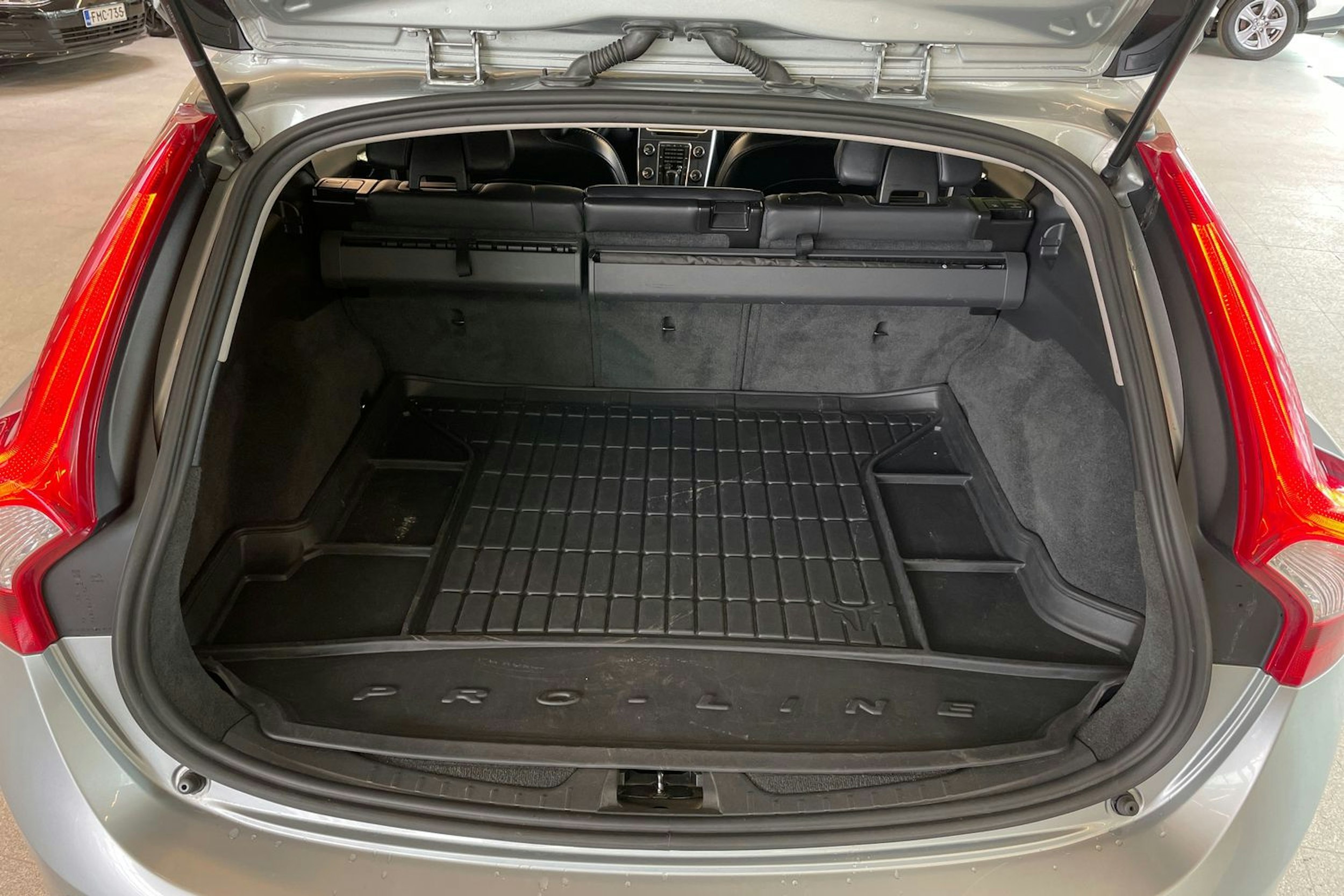 harmaa Volvo V60 2011 kuva 24.