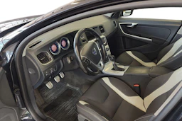 musta Volvo V60 2011 kuva 6.