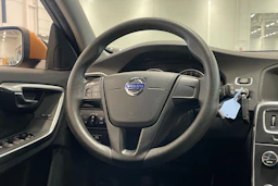 oranssi Volvo V60 2011 kuva 12.