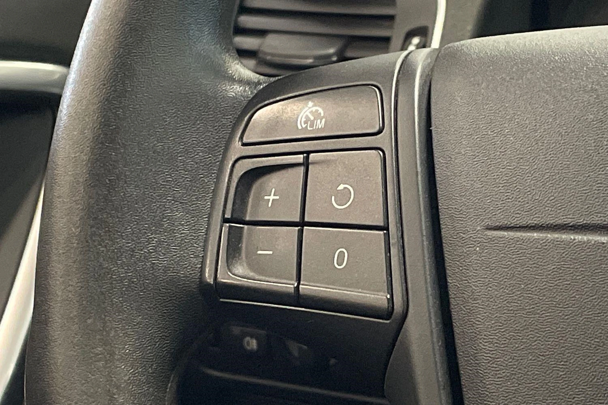 oranssi Volvo V60 2011 kuva 13.