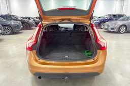 oranssi Volvo V60 2011 kuva 22.