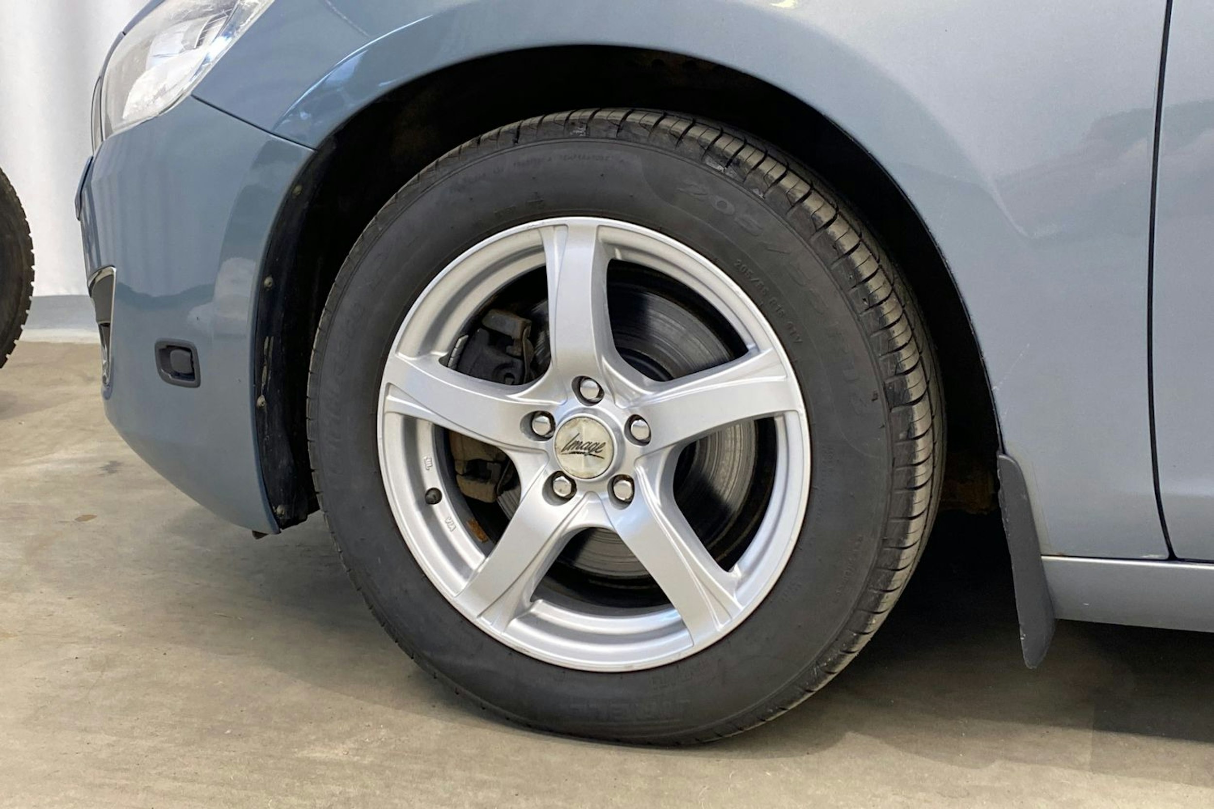 harmaa Volvo V60 2011 kuva 30.