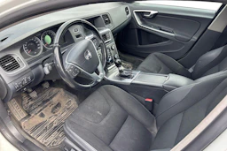valkoinen Volvo V60 2011 kuva 3.