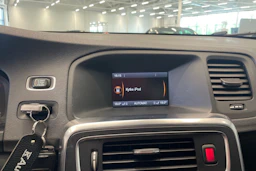 valkoinen Volvo V60 2011 kuva 20.
