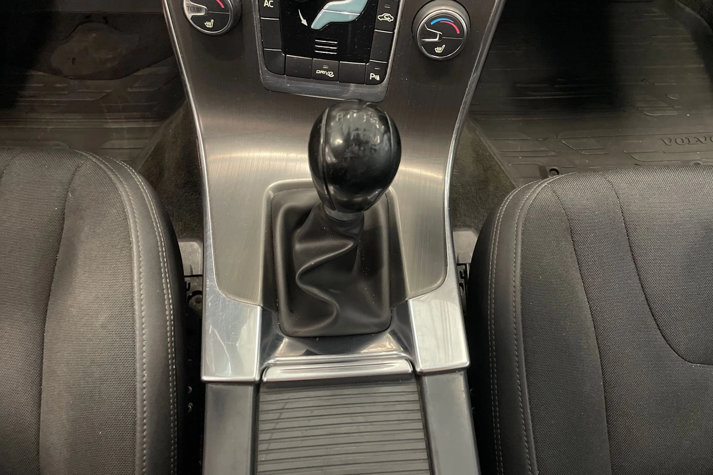valkoinen Volvo V60 2011 kuva 25.