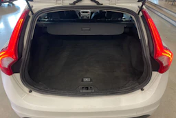 valkoinen Volvo V60 2011 kuva 26.