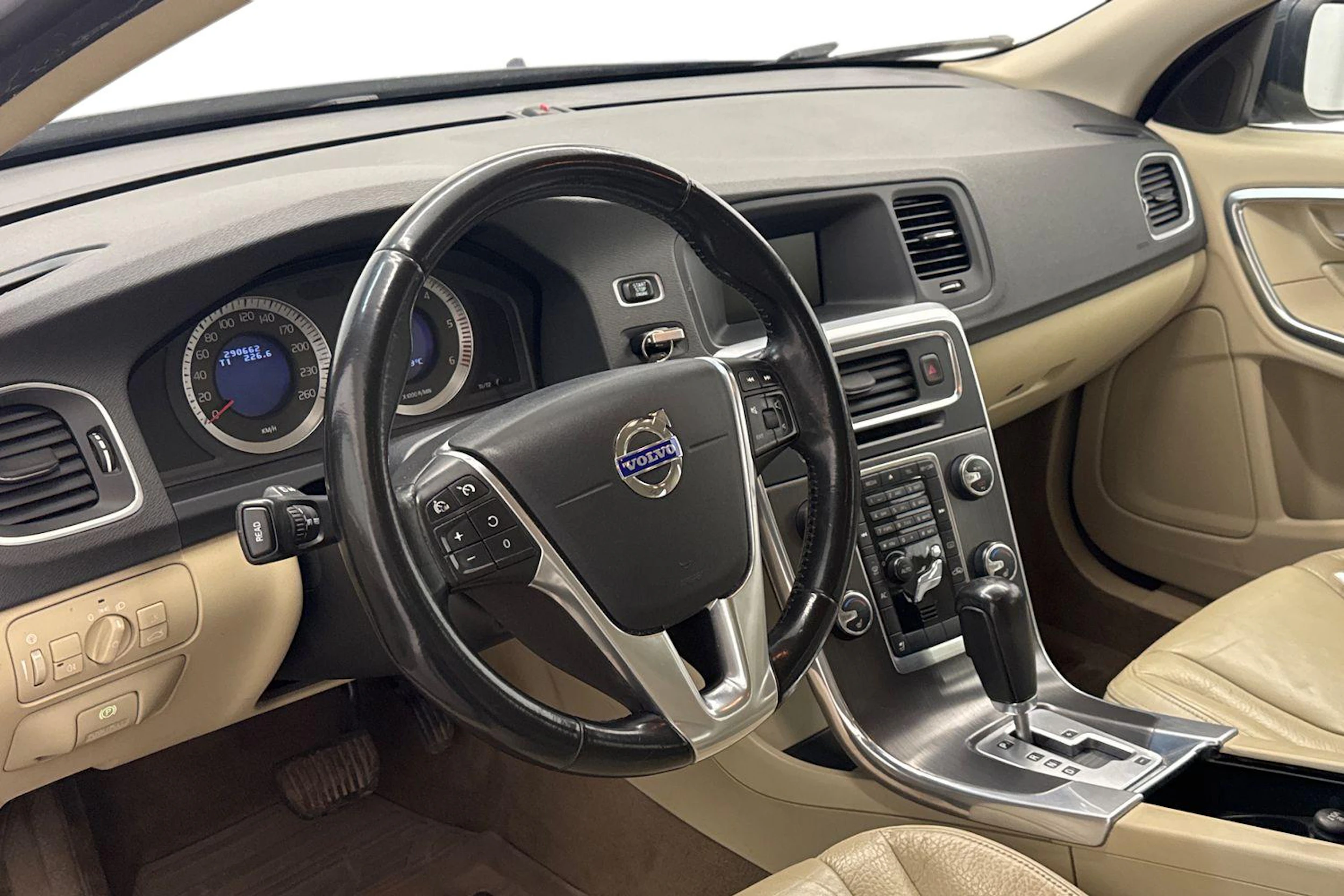 Harmaa Volvo V60 2011 kuva 7.