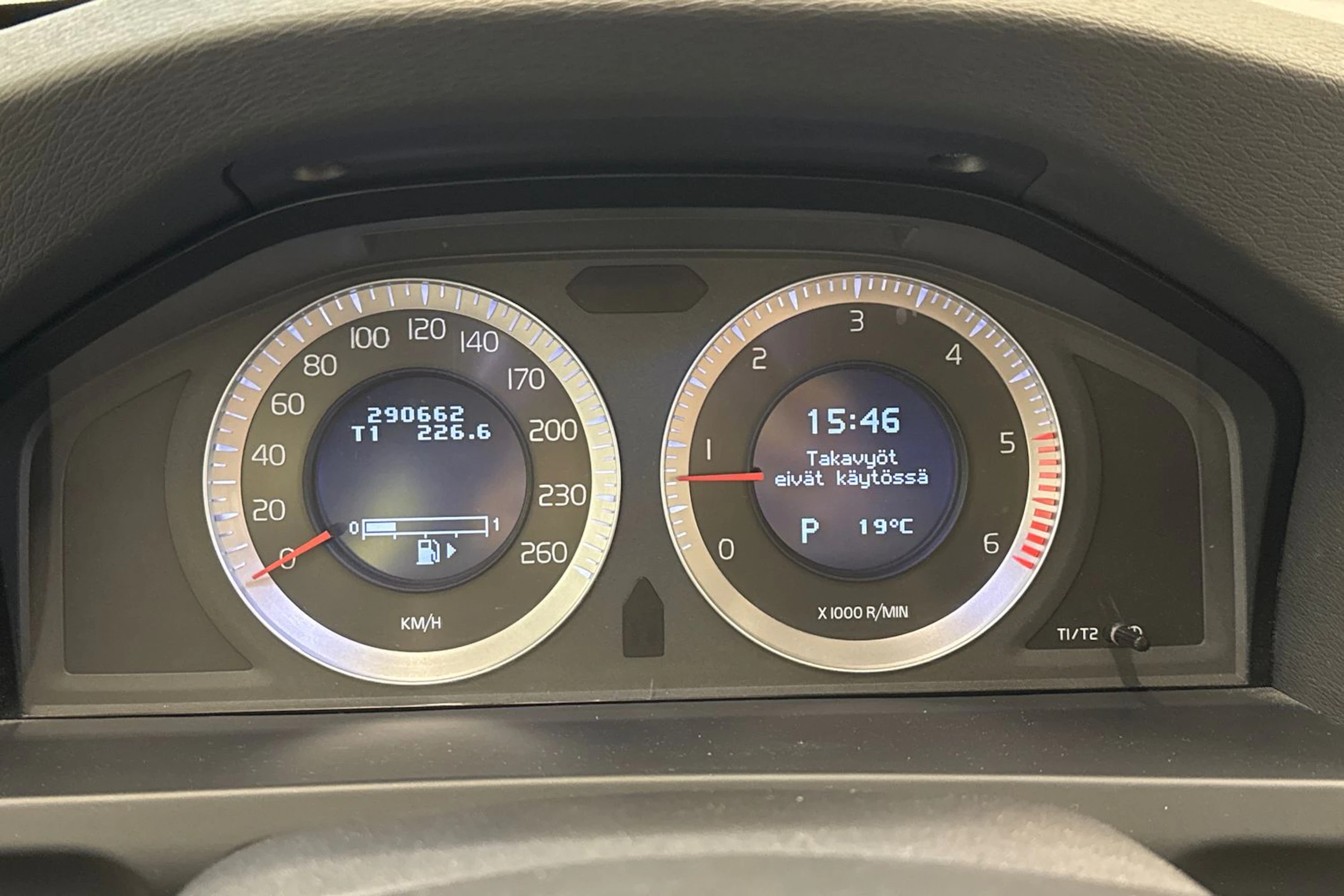 Harmaa Volvo V60 2011 kuva 21.