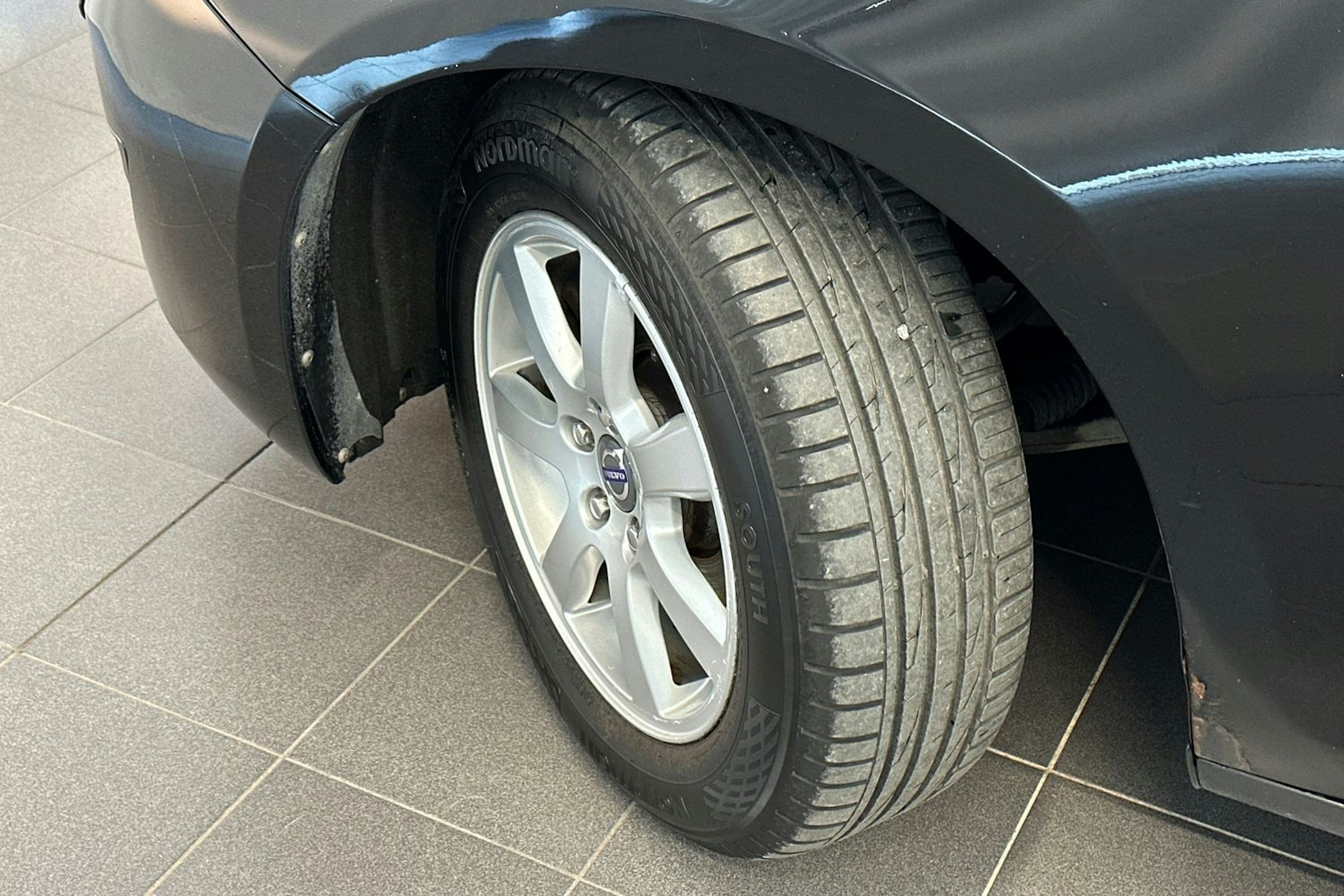 musta Volvo V60 2012 kuva 13.