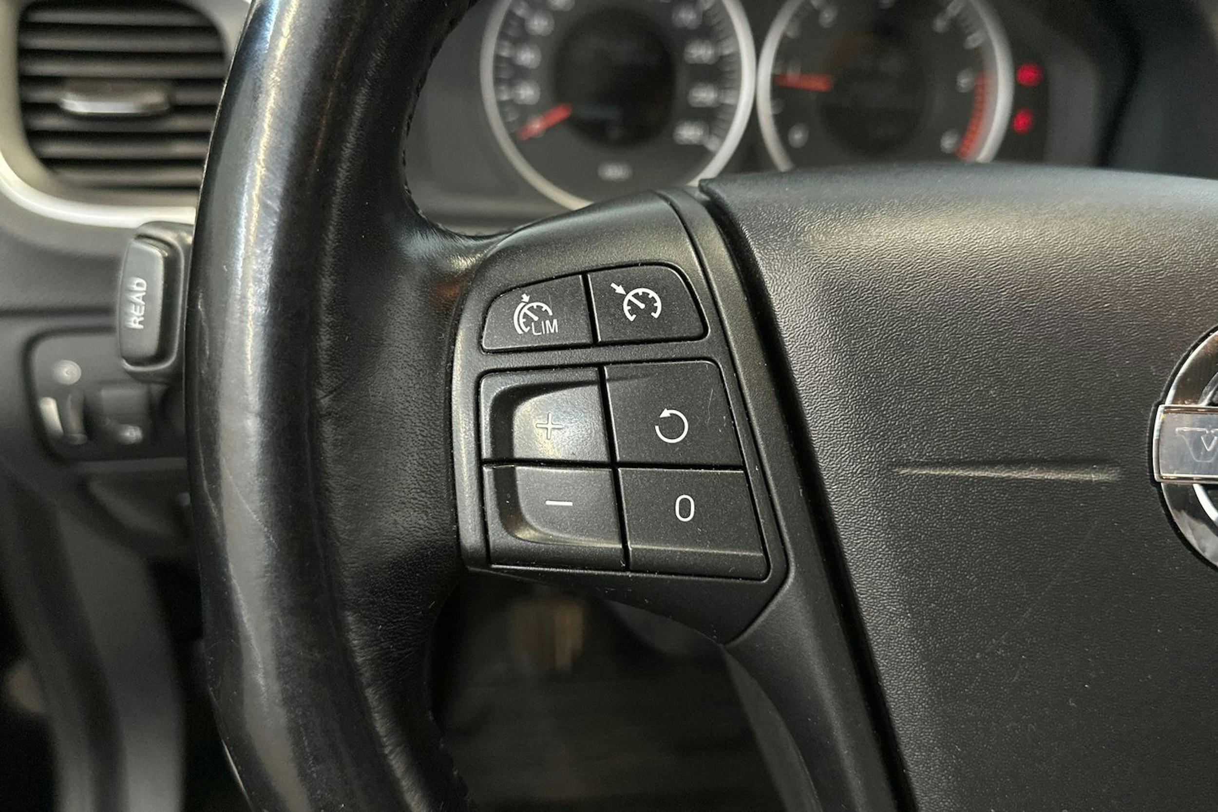 musta Volvo V60 2012 kuva 19.