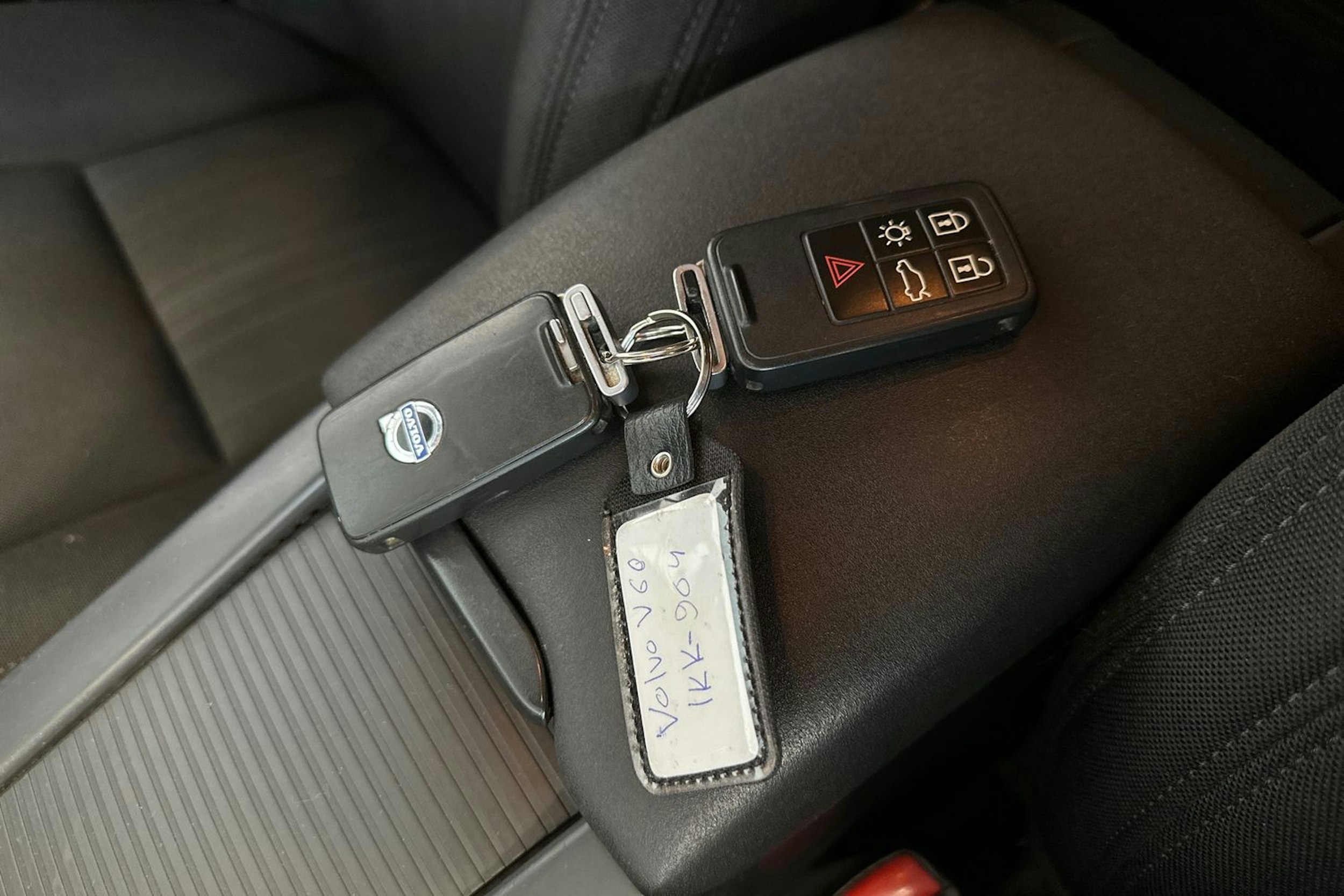 musta Volvo V60 2012 kuva 25.