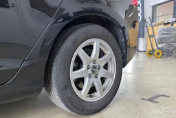 musta Volvo V60 2012 kuva 13.