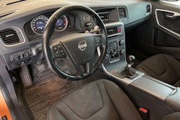 Oranssi Volvo V60 2012 kuva 3.