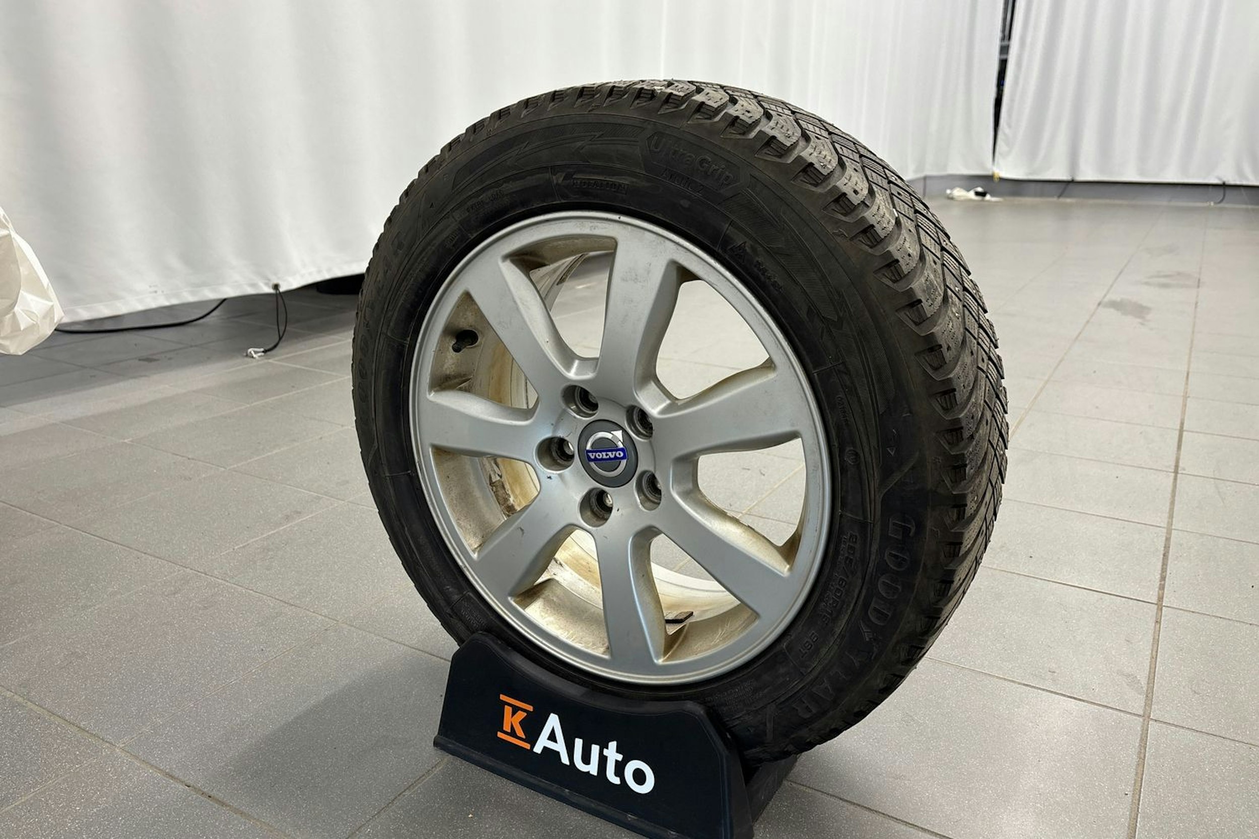 musta Volvo V60 2012 kuva 13.