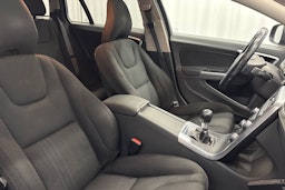 musta Volvo V60 2012 kuva 14.