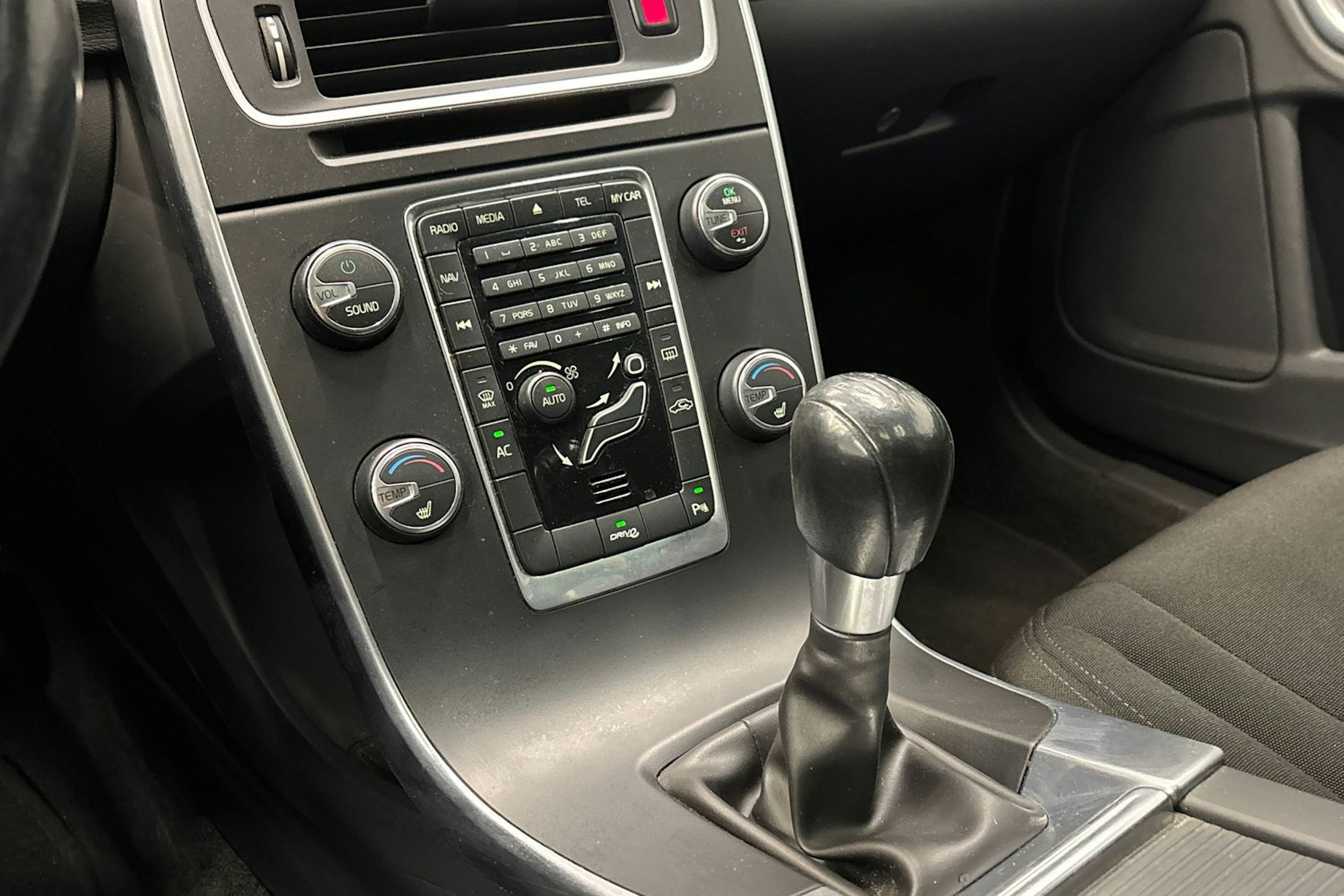musta Volvo V60 2012 kuva 21.