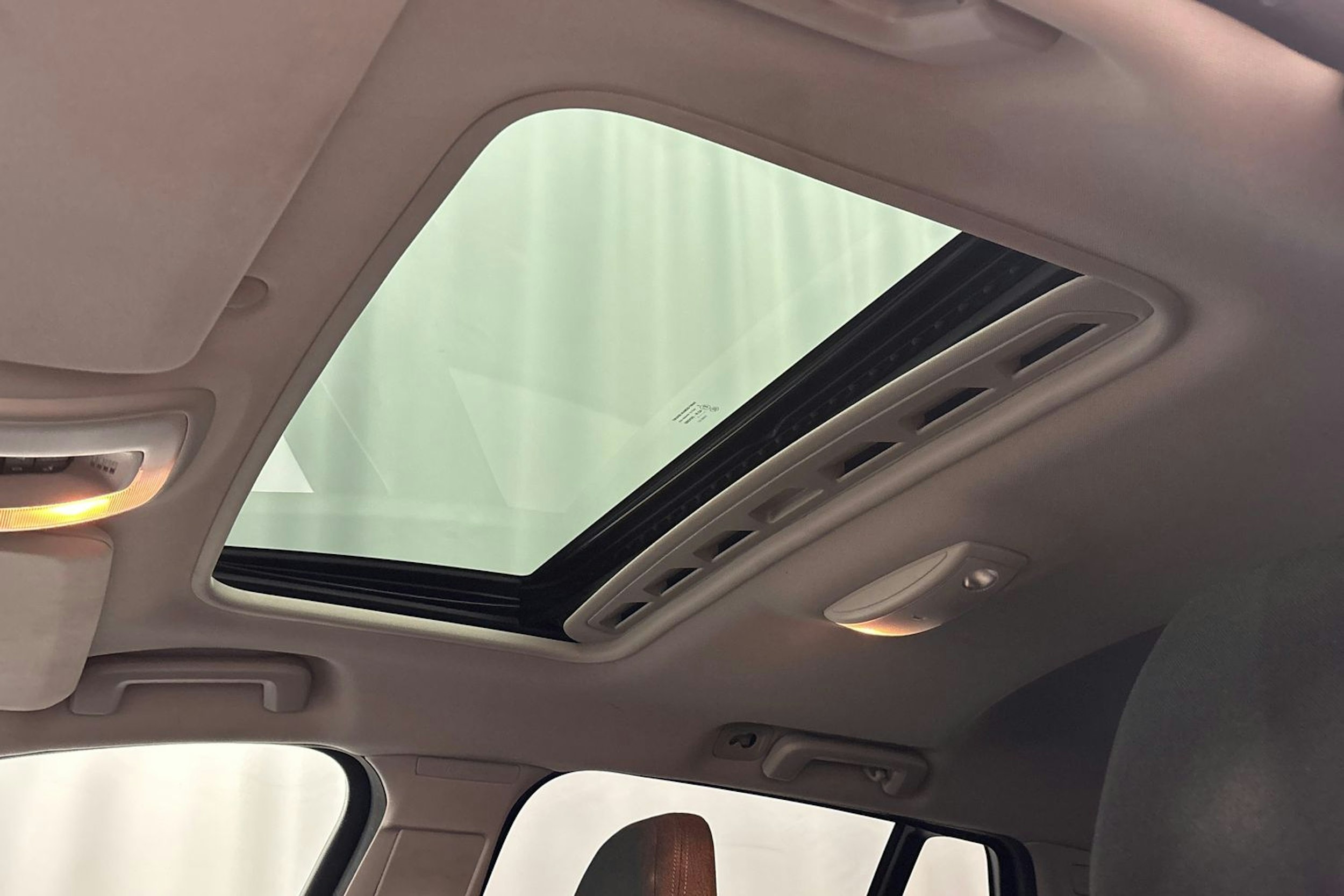 musta Volvo V60 2012 kuva 23.