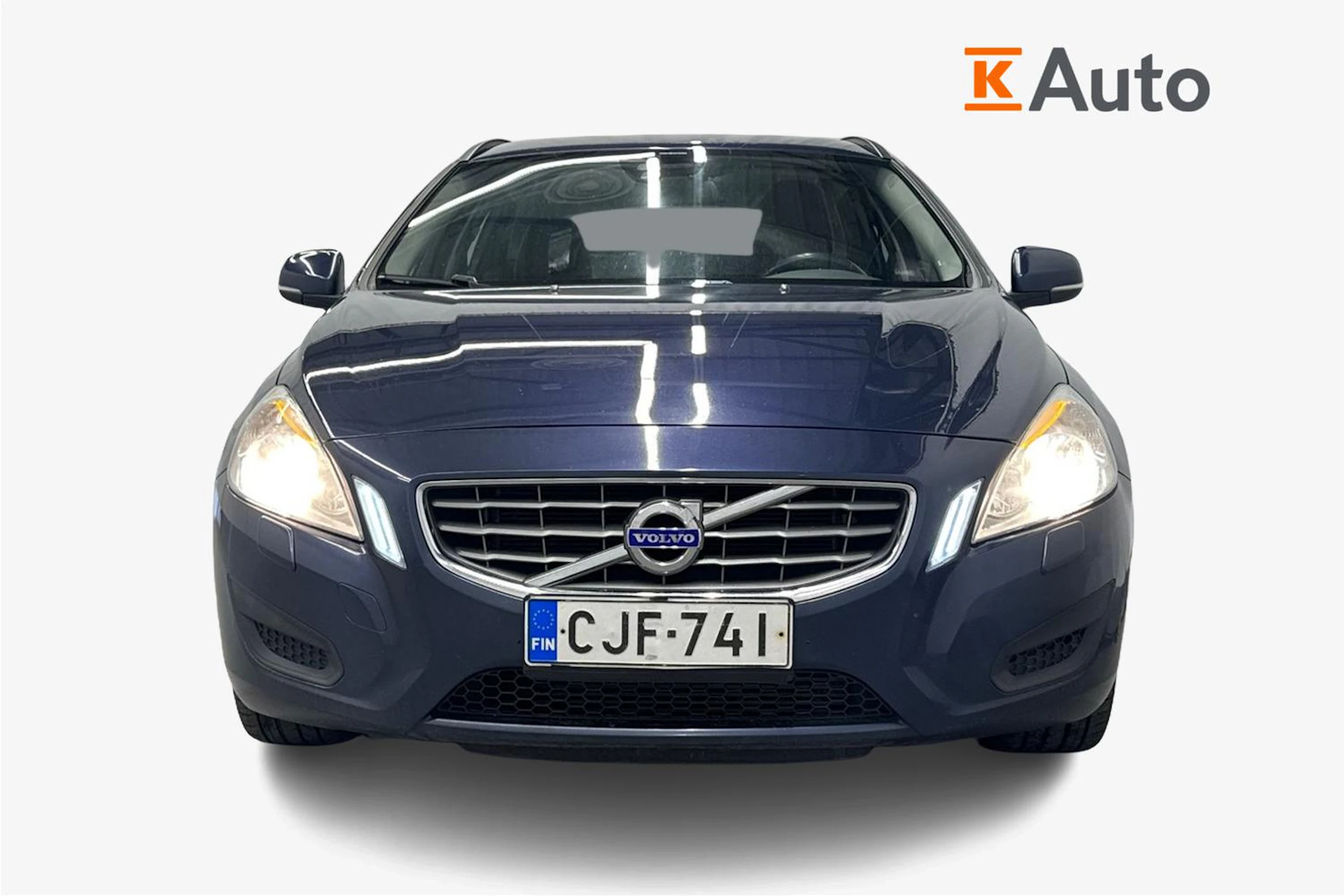 sininen Volvo V60 2013 kuva 5.