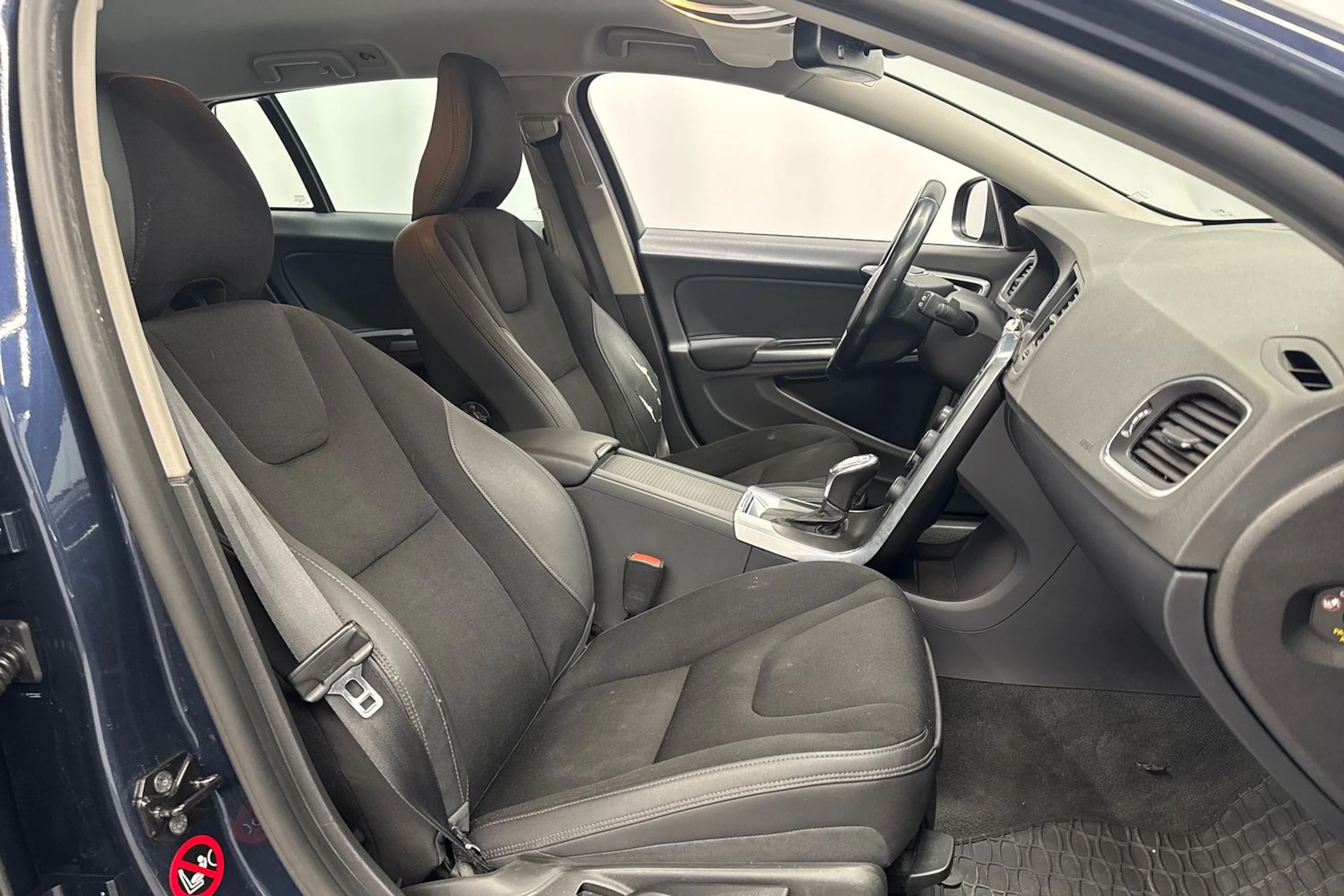sininen Volvo V60 2013 kuva 15.