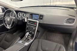 sininen Volvo V60 2013 kuva 16.