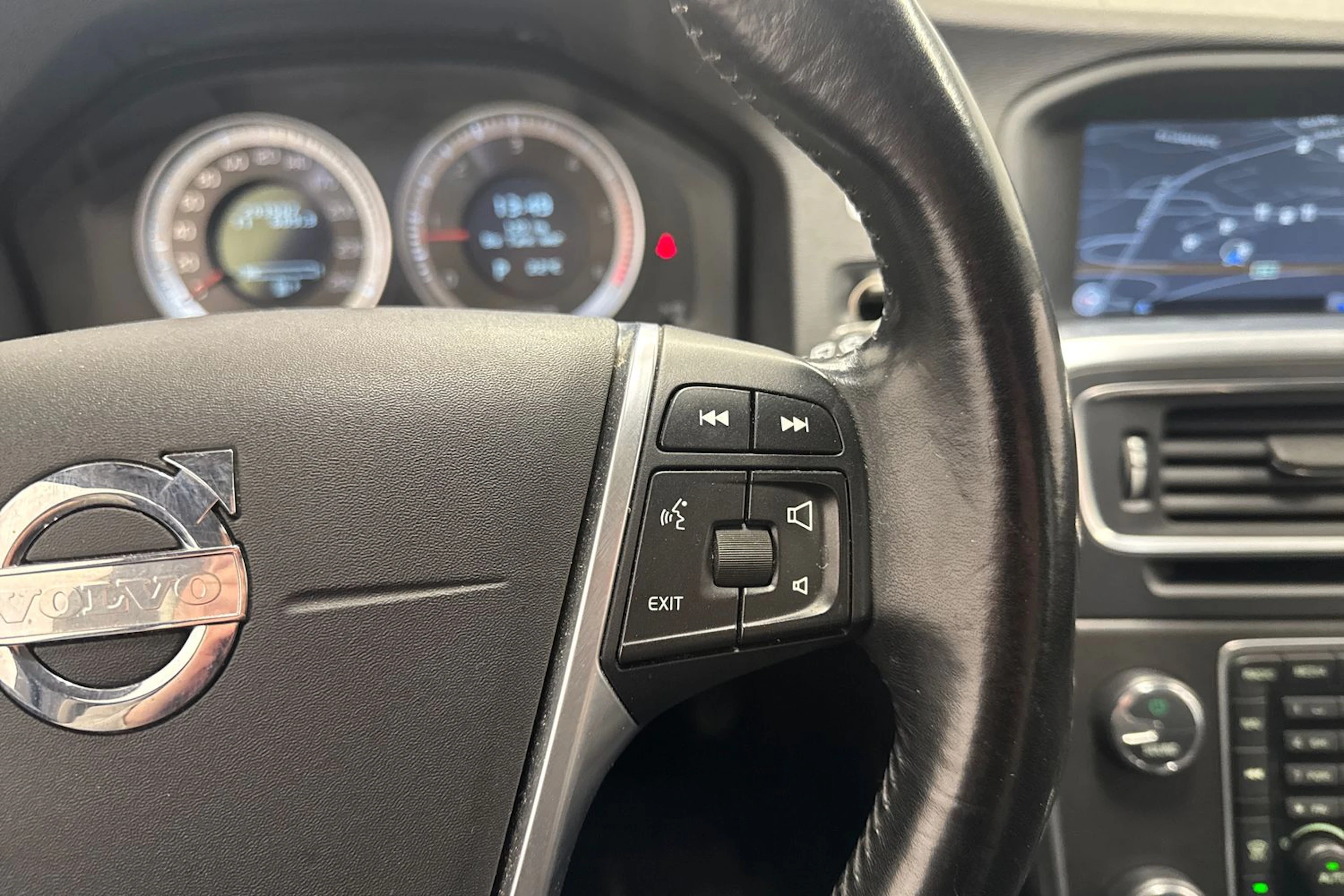 sininen Volvo V60 2013 kuva 21.
