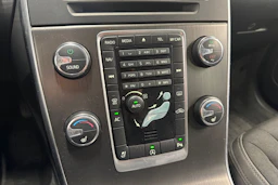 sininen Volvo V60 2013 kuva 26.