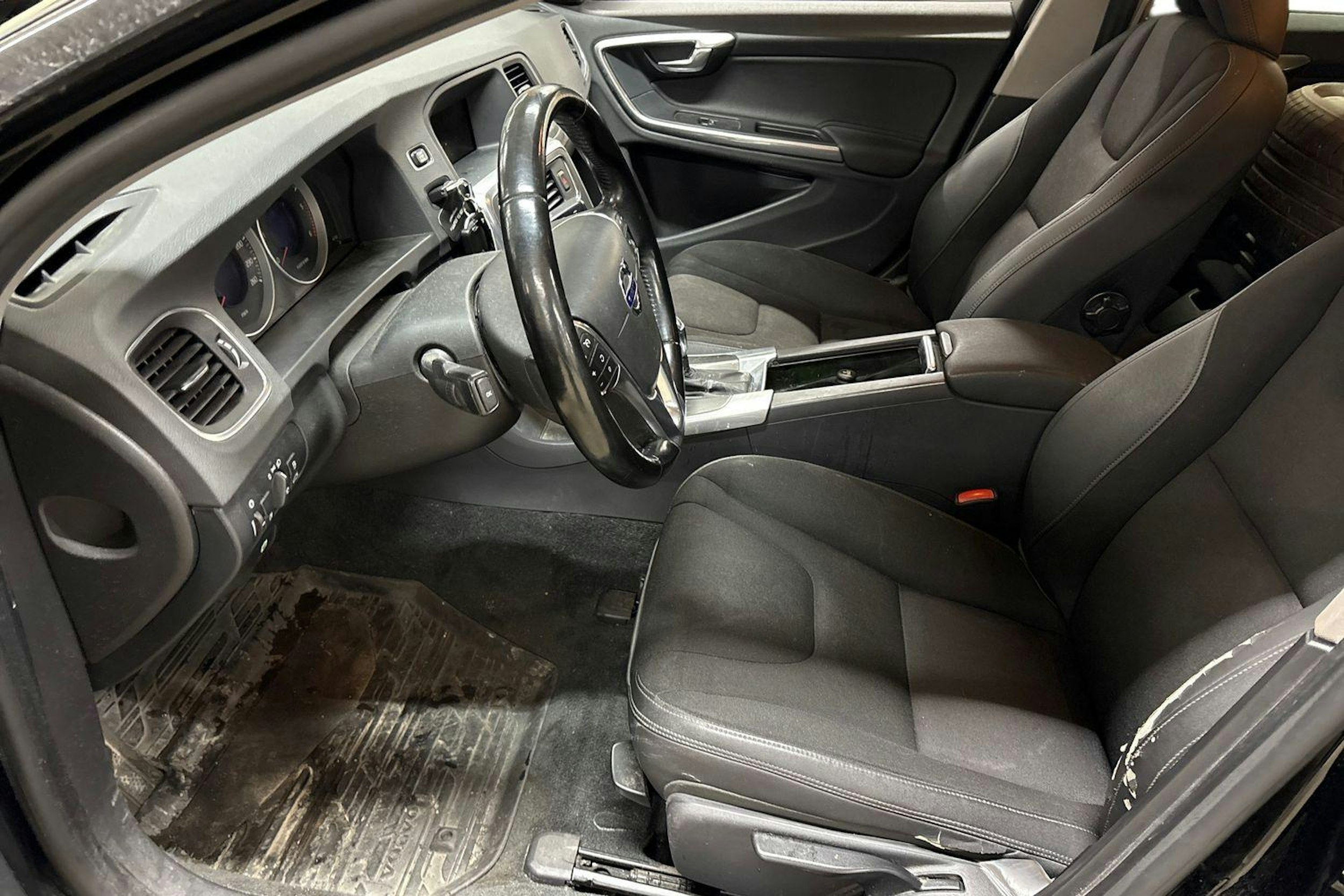 musta Volvo V60 2013 kuva 3.