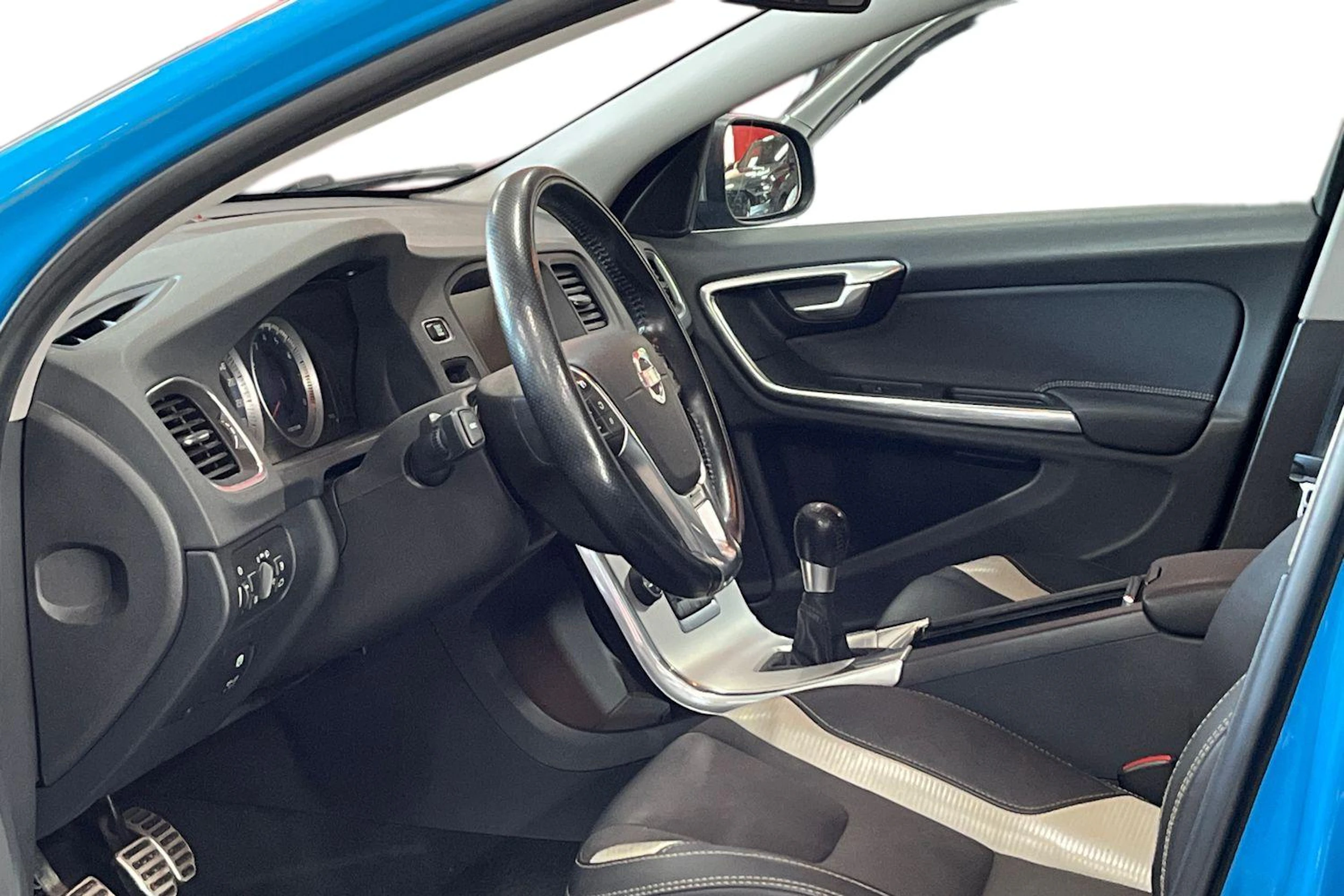 Sininen Volvo V60 2013 kuva 6.