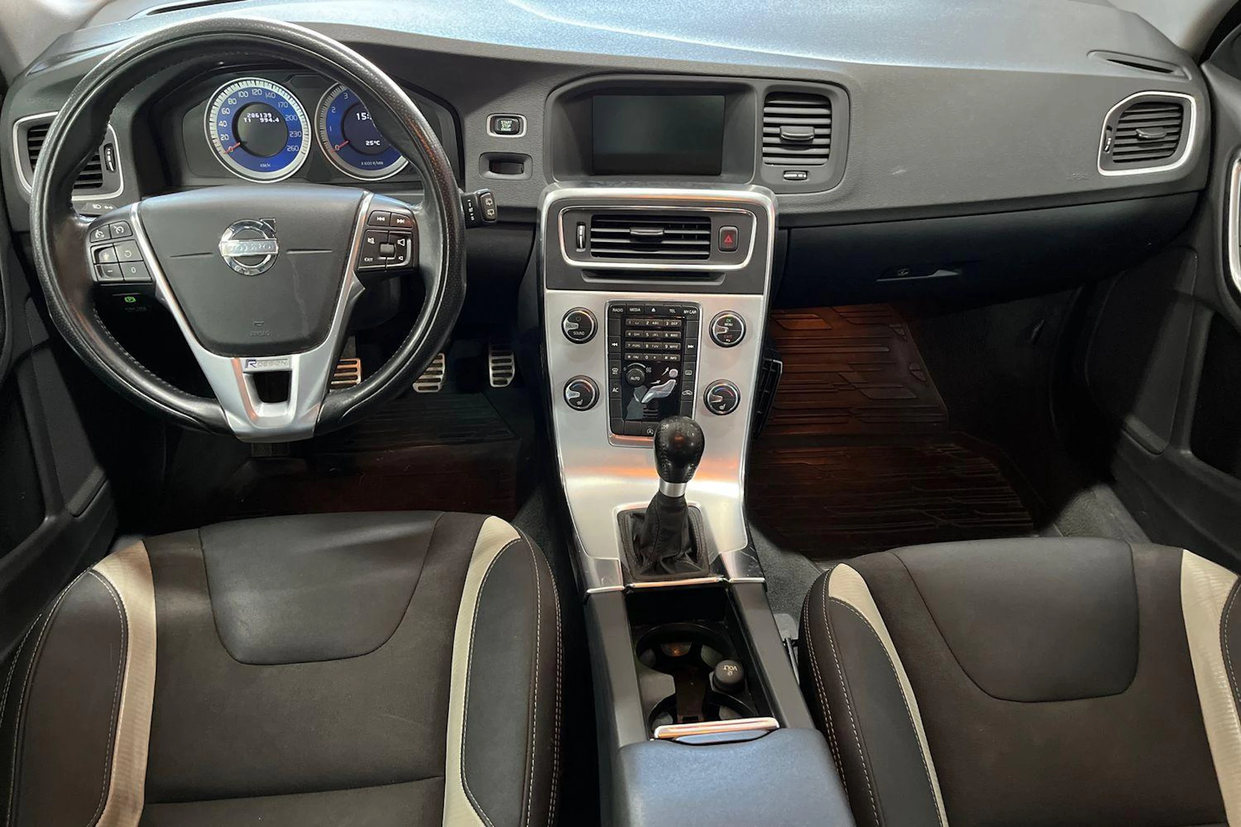 Sininen Volvo V60 2013 kuva 7.