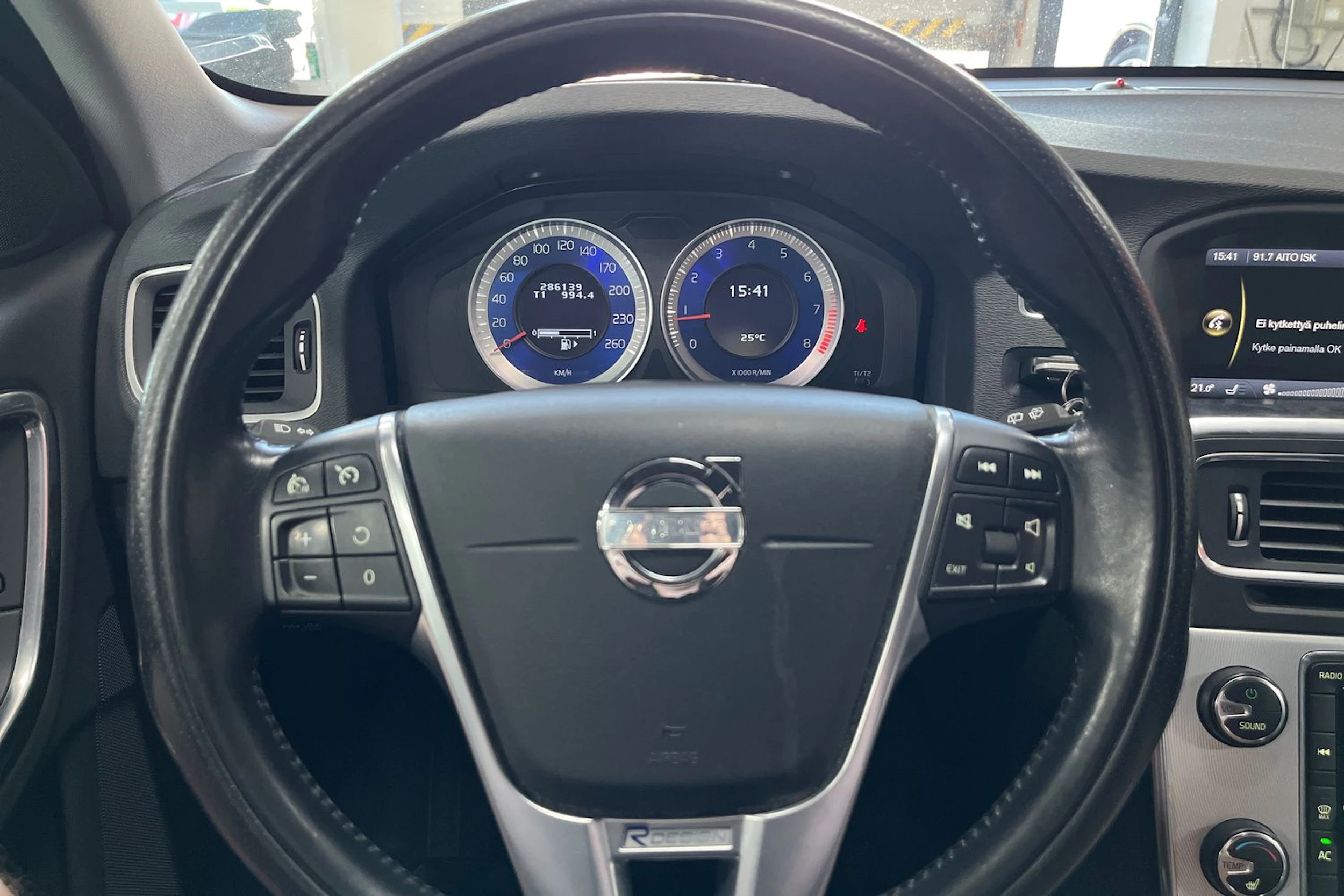 Sininen Volvo V60 2013 kuva 16.