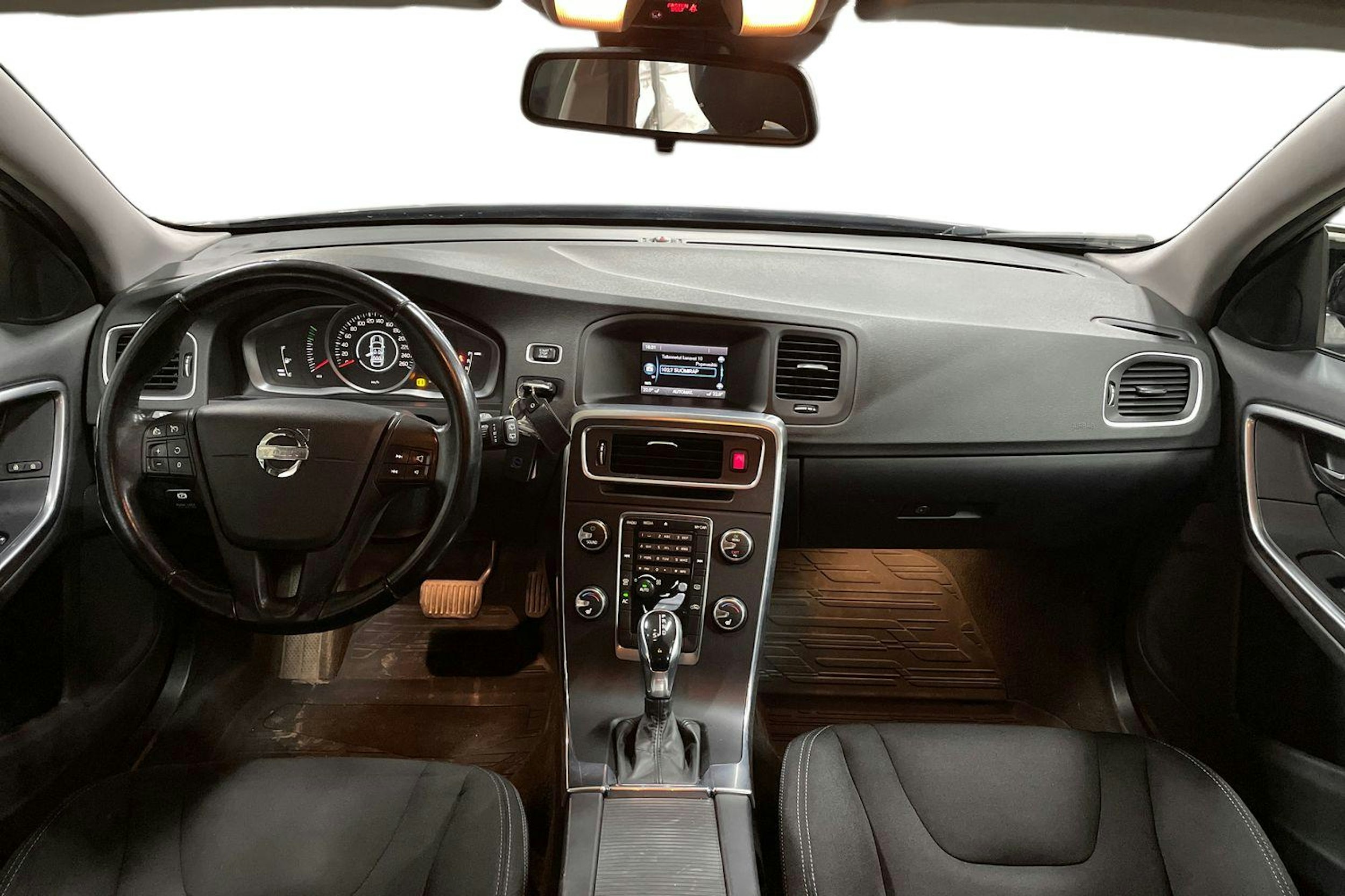 musta Volvo V60 2014 kuva 9.
