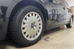 musta Volvo V60 2014 kuva 13.