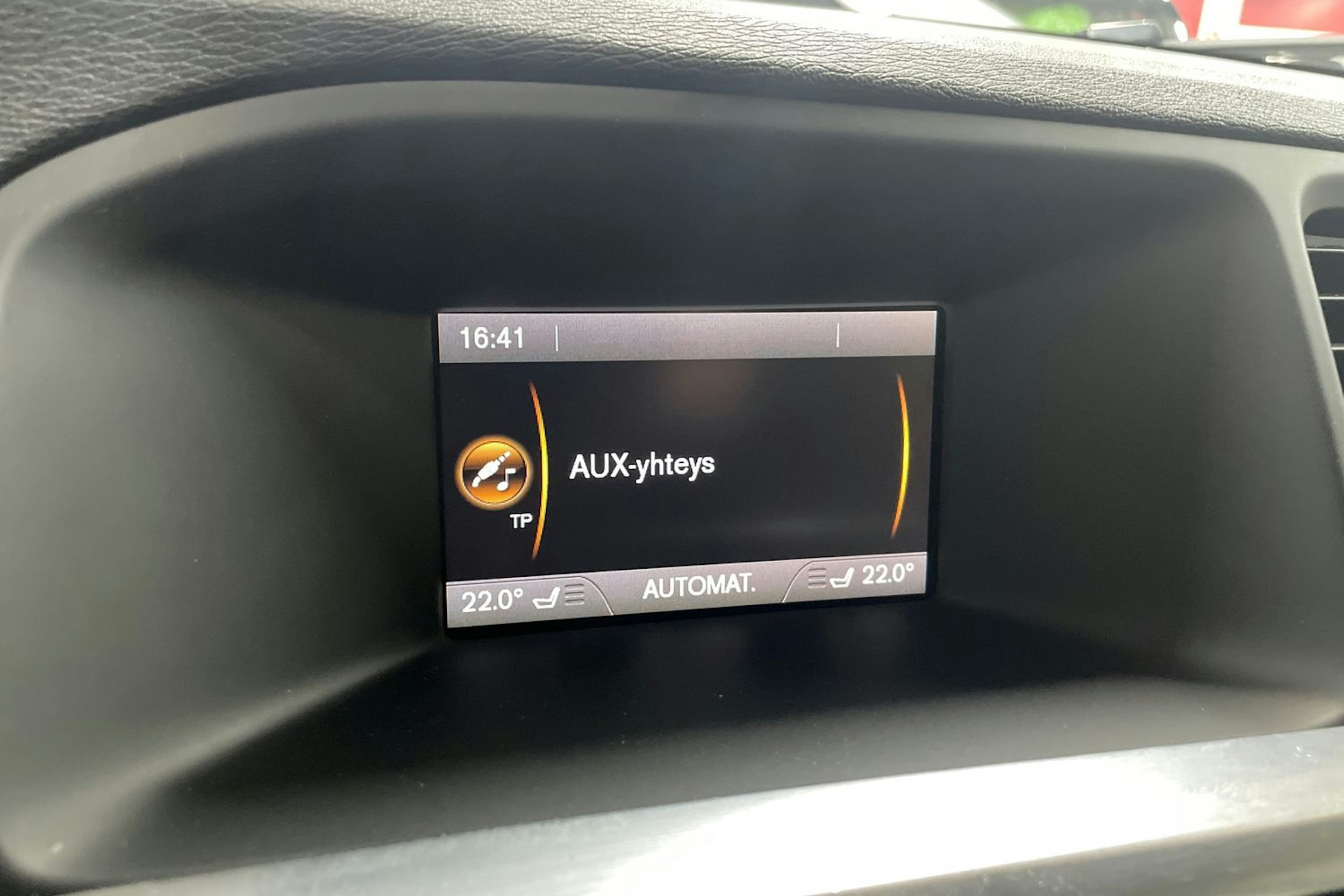 musta Volvo V60 2014 kuva 16.