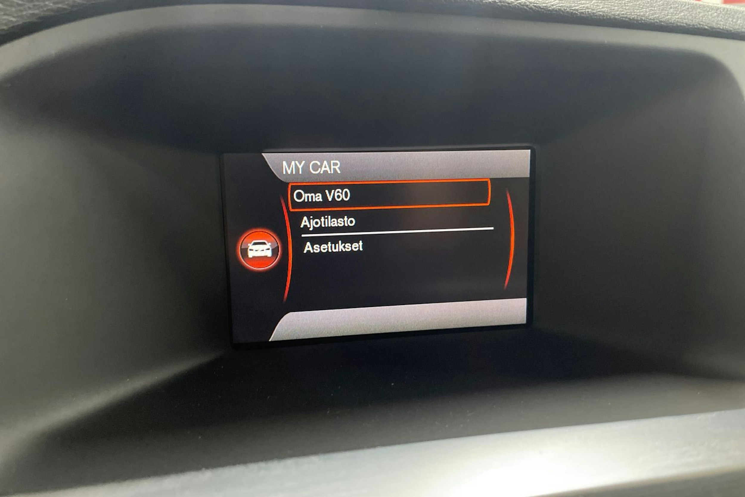 musta Volvo V60 2014 kuva 17.