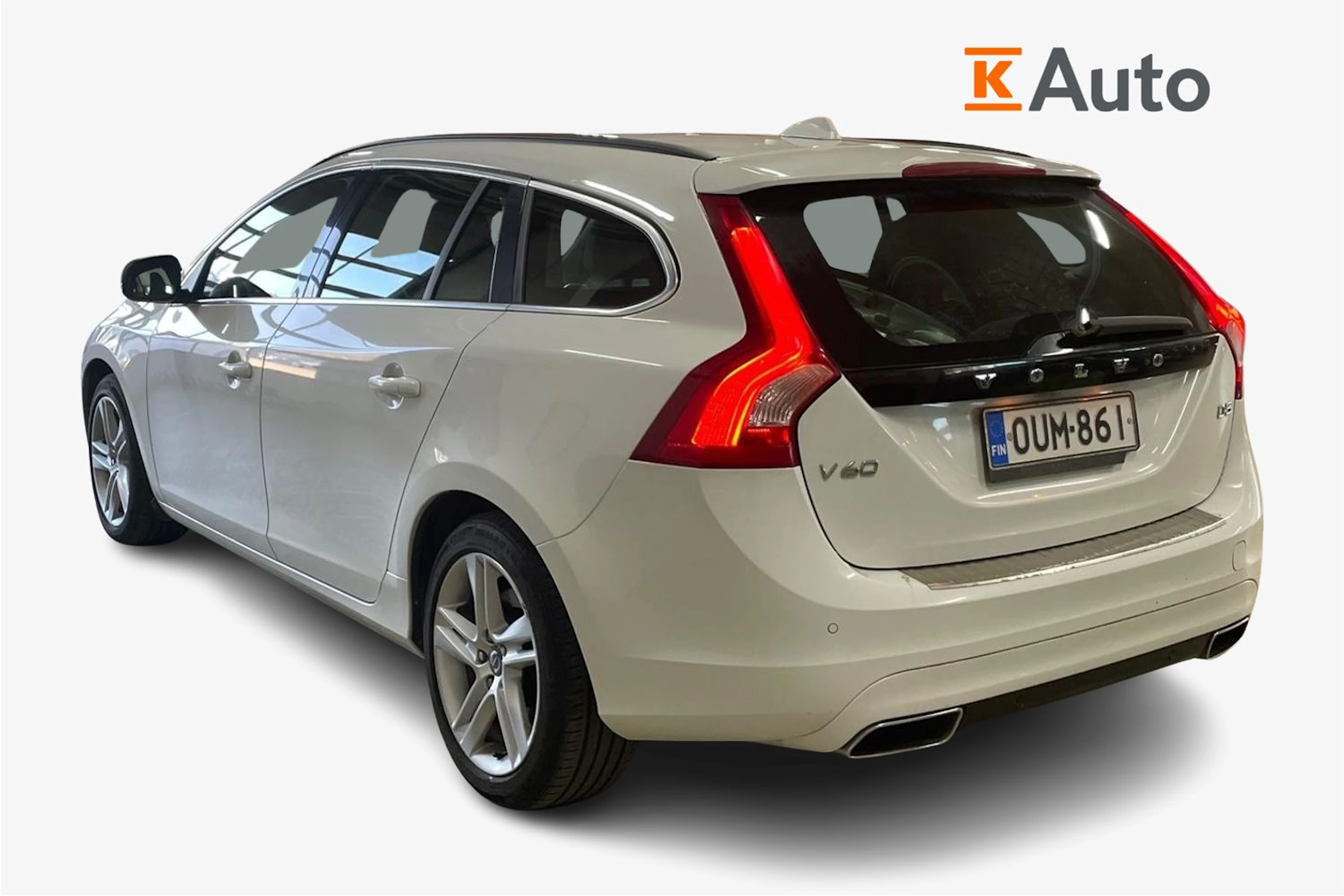 valkoinen Volvo V60 2014 kuva 2.