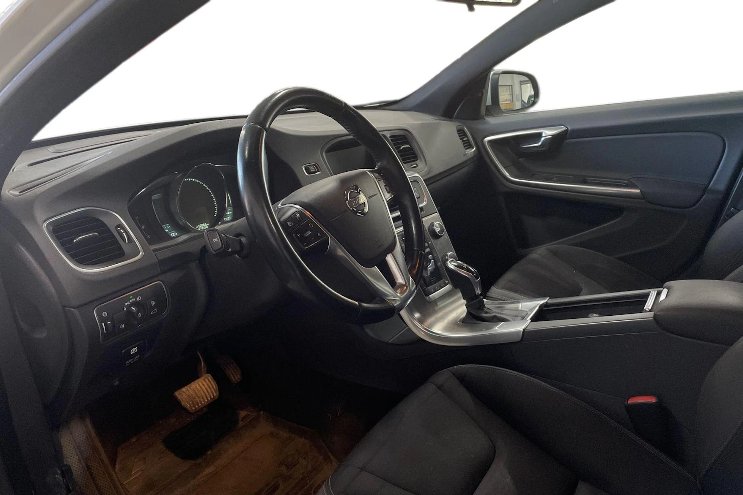 valkoinen Volvo V60 2014 kuva 3.