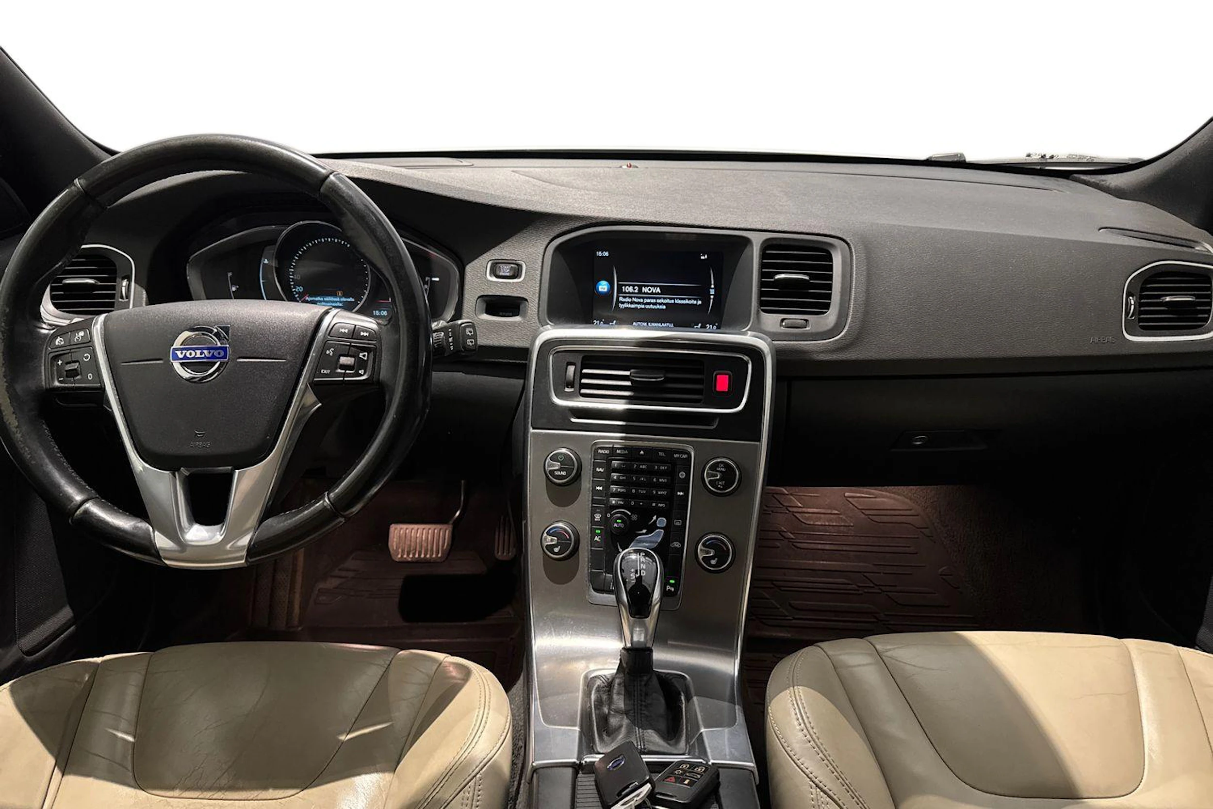 valkoinen Volvo V60 2014 kuva 9.