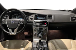 valkoinen Volvo V60 2014 kuva 9.