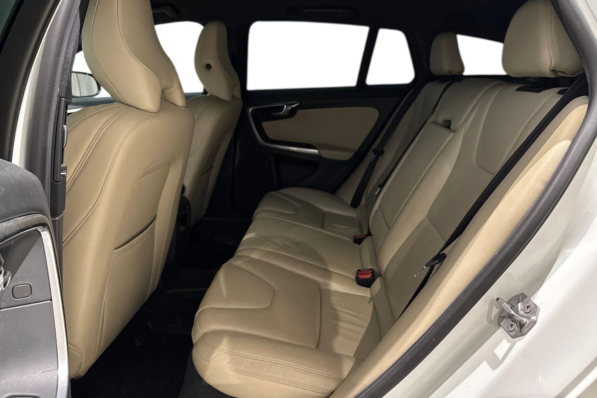 valkoinen Volvo V60 2014 kuva 11.
