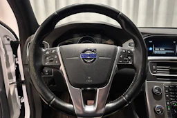 valkoinen Volvo V60 2014 kuva 17.