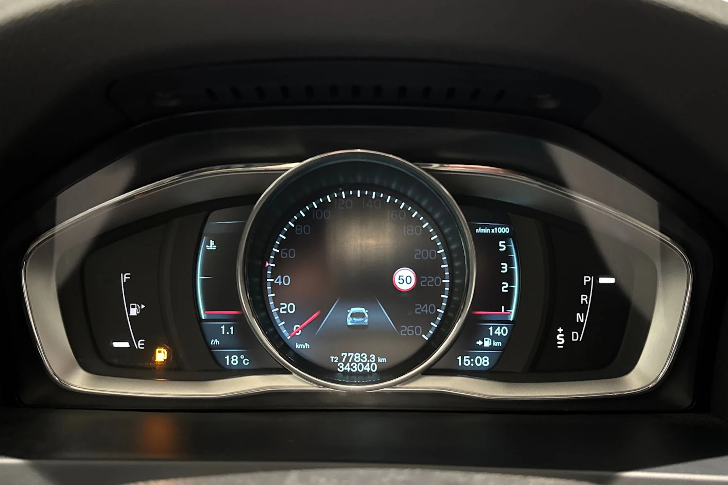 valkoinen Volvo V60 2014 kuva 18.
