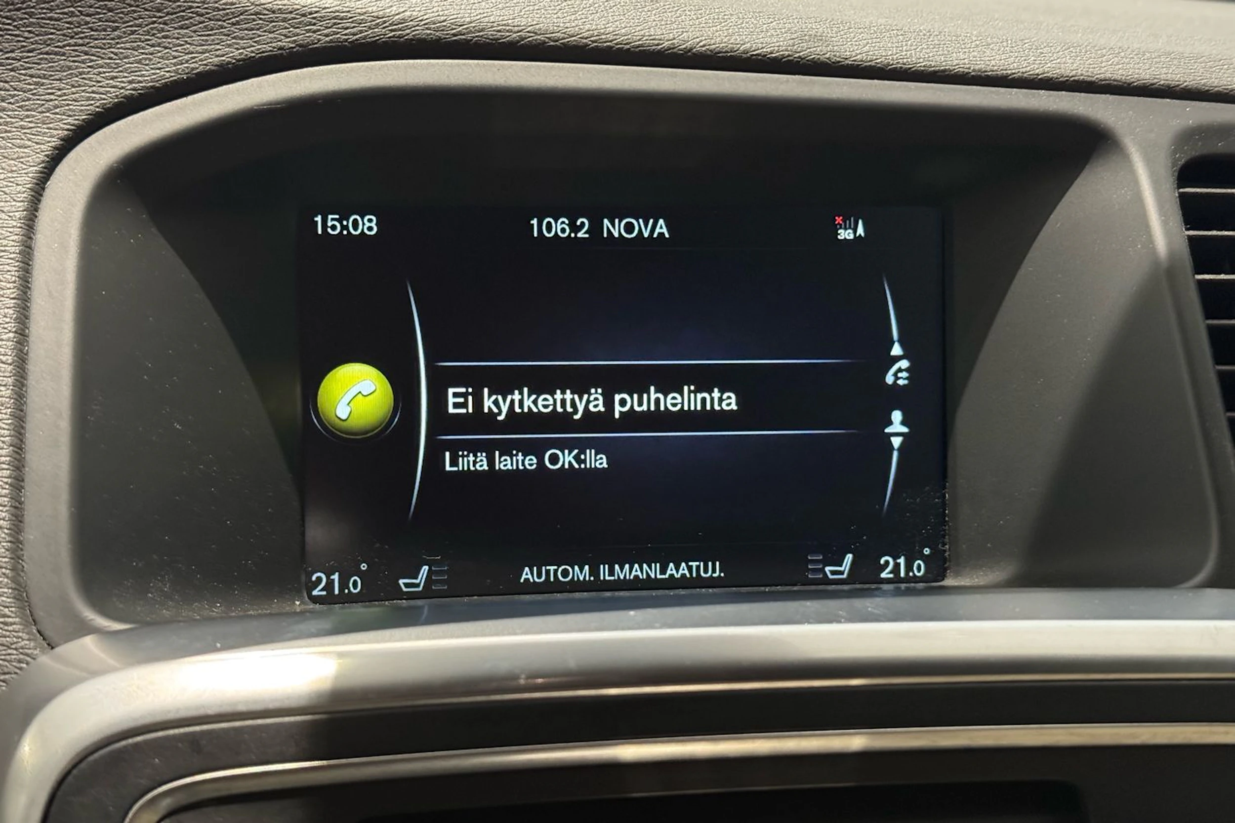 valkoinen Volvo V60 2014 kuva 21.