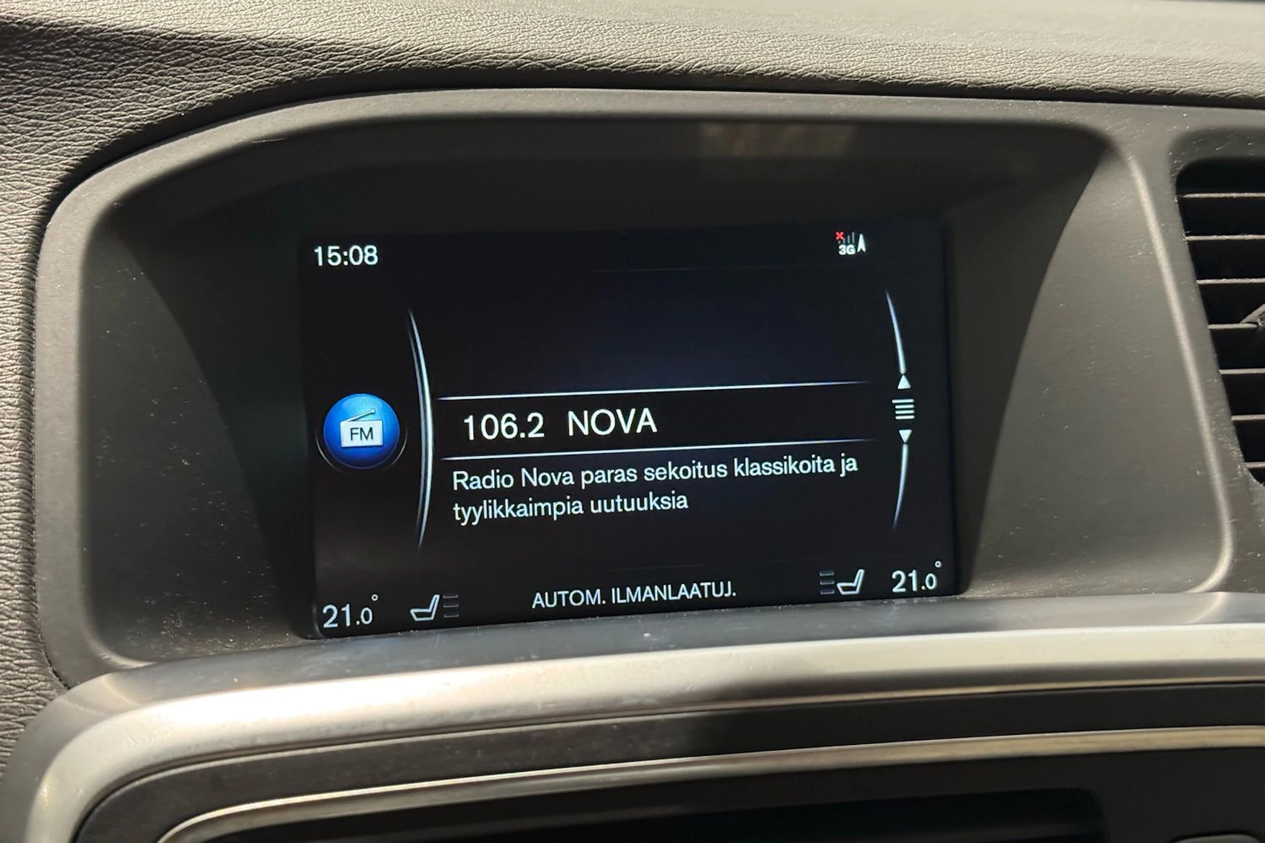 valkoinen Volvo V60 2014 kuva 22.