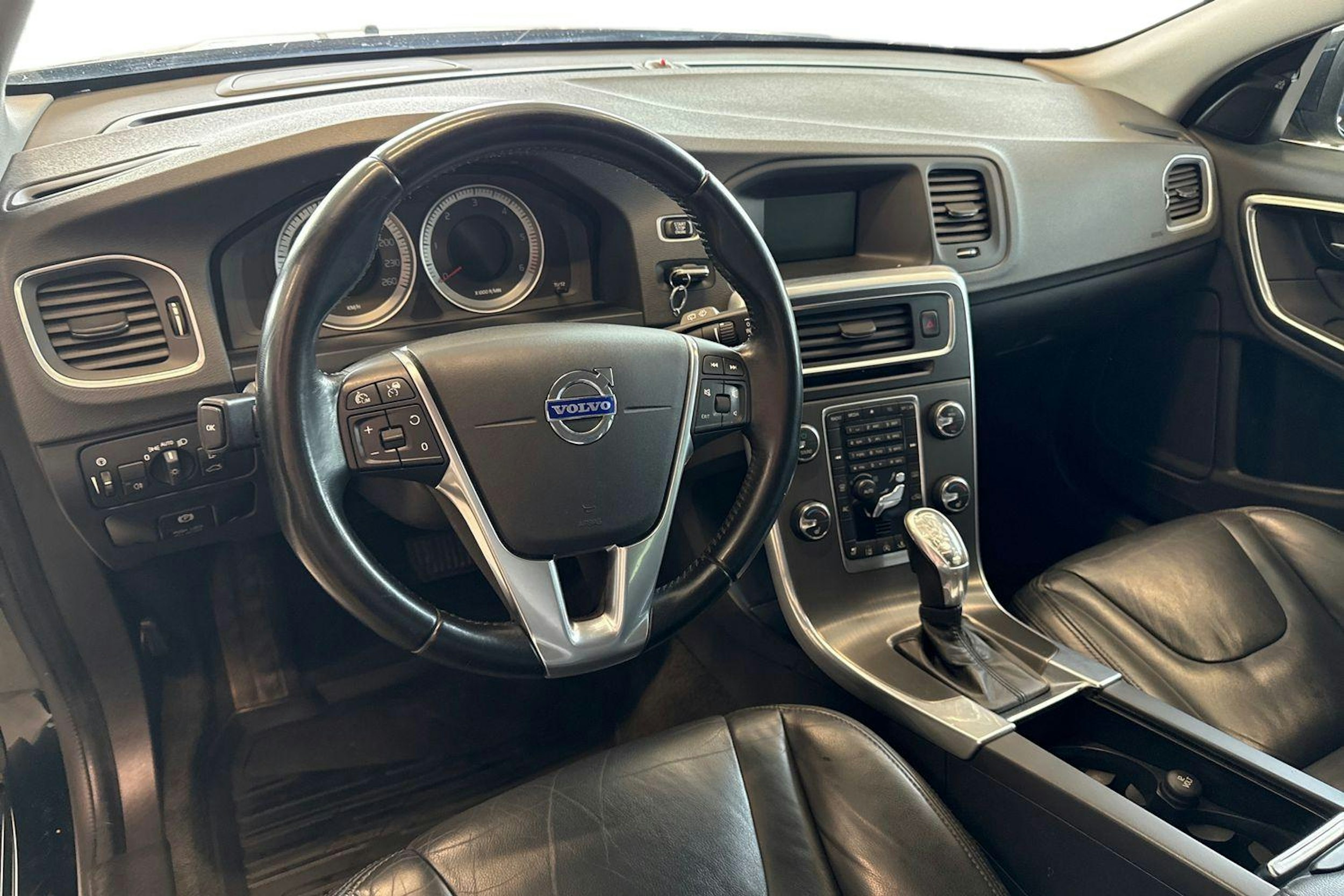 musta Volvo V60 2013 kuva 7.