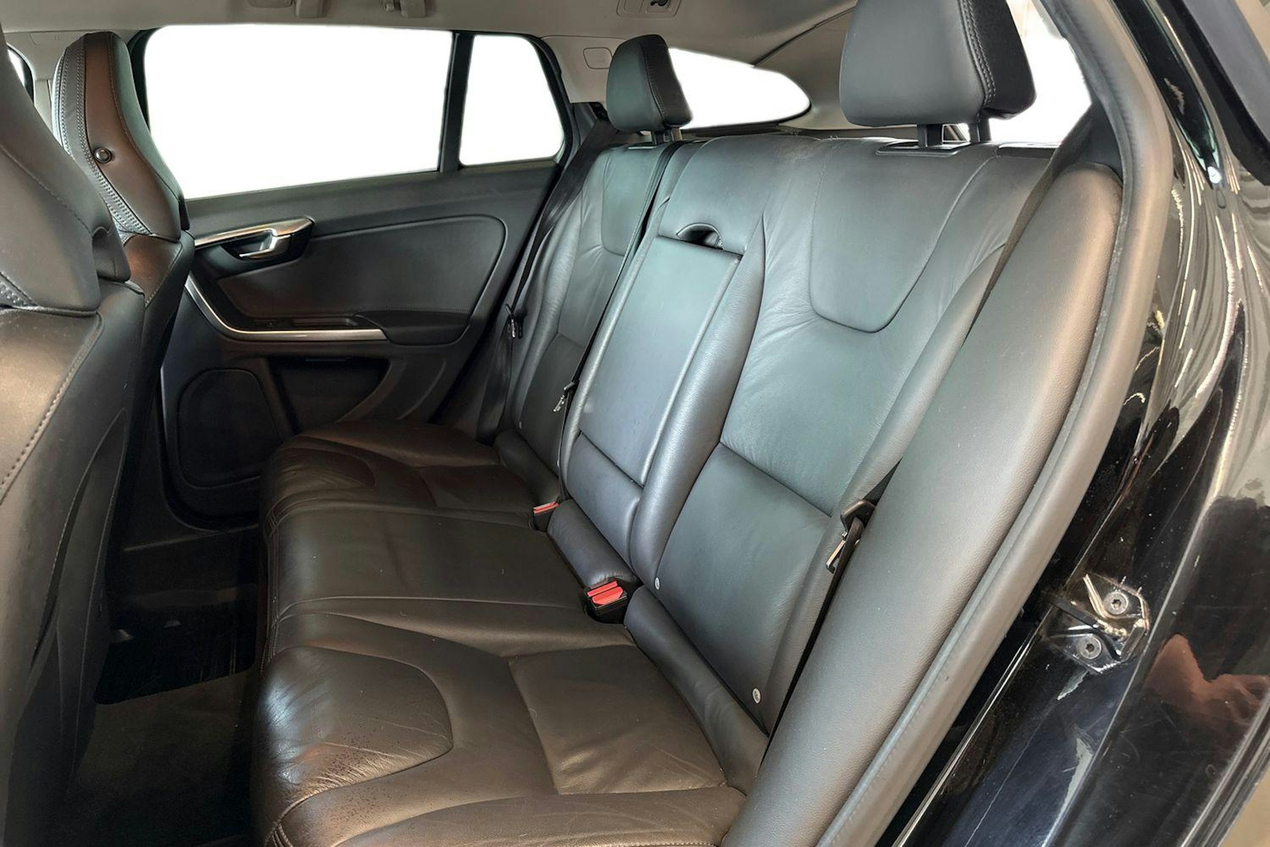 musta Volvo V60 2013 kuva 10.