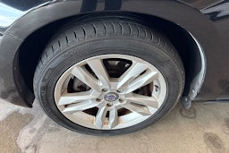 musta Volvo V60 2013 kuva 13.