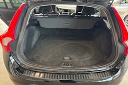 musta Volvo V60 2013 kuva 22.