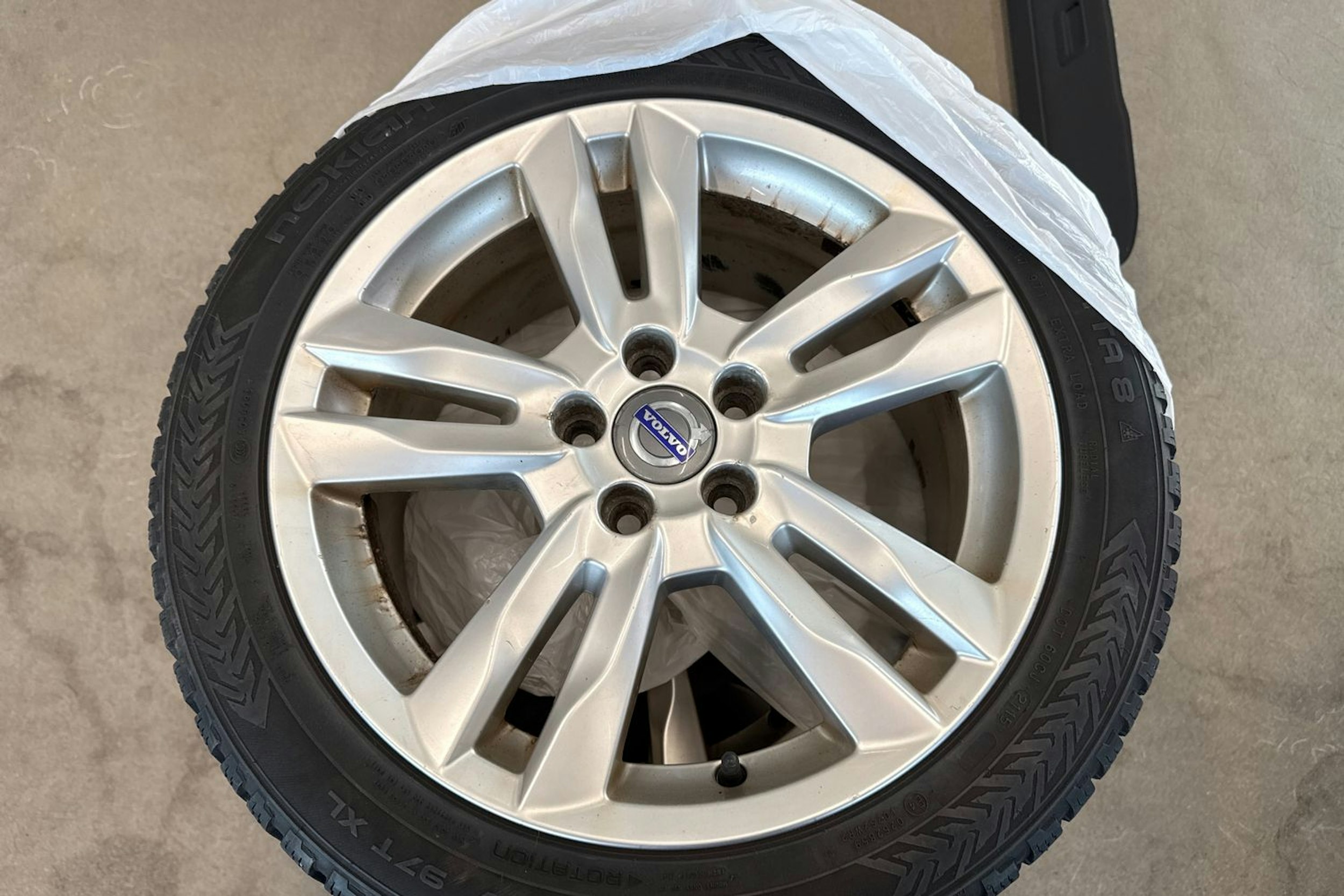 musta Volvo V60 2013 kuva 24.